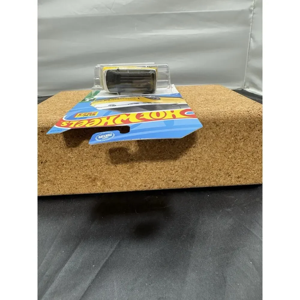 Hot Wheels Volkswagen ID Buzz Yellow White 2023 HW Green Speed 173/250 10/10 New